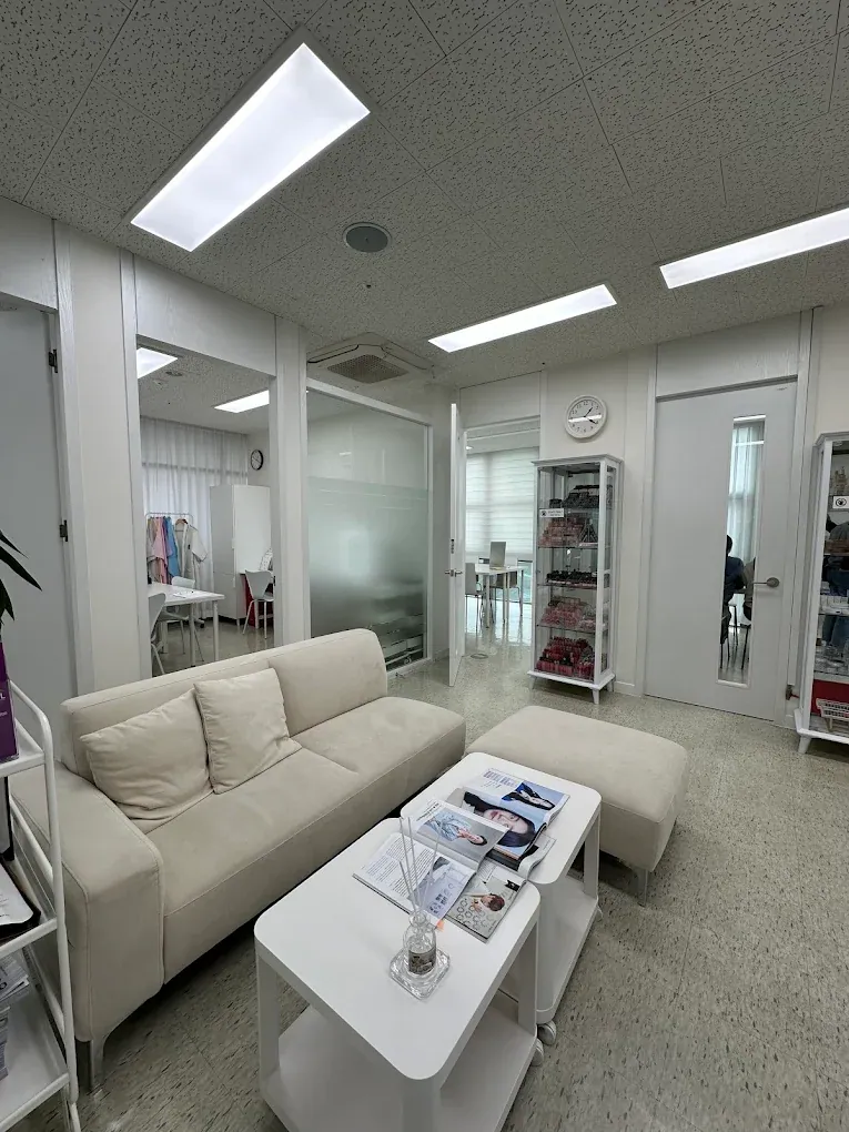 HOSU DOSAN Konkuk Seongsu Branch | K-Pop Hair + CCL Color Image Convergence Lab | Personal Color Analysis photo 3 of 5